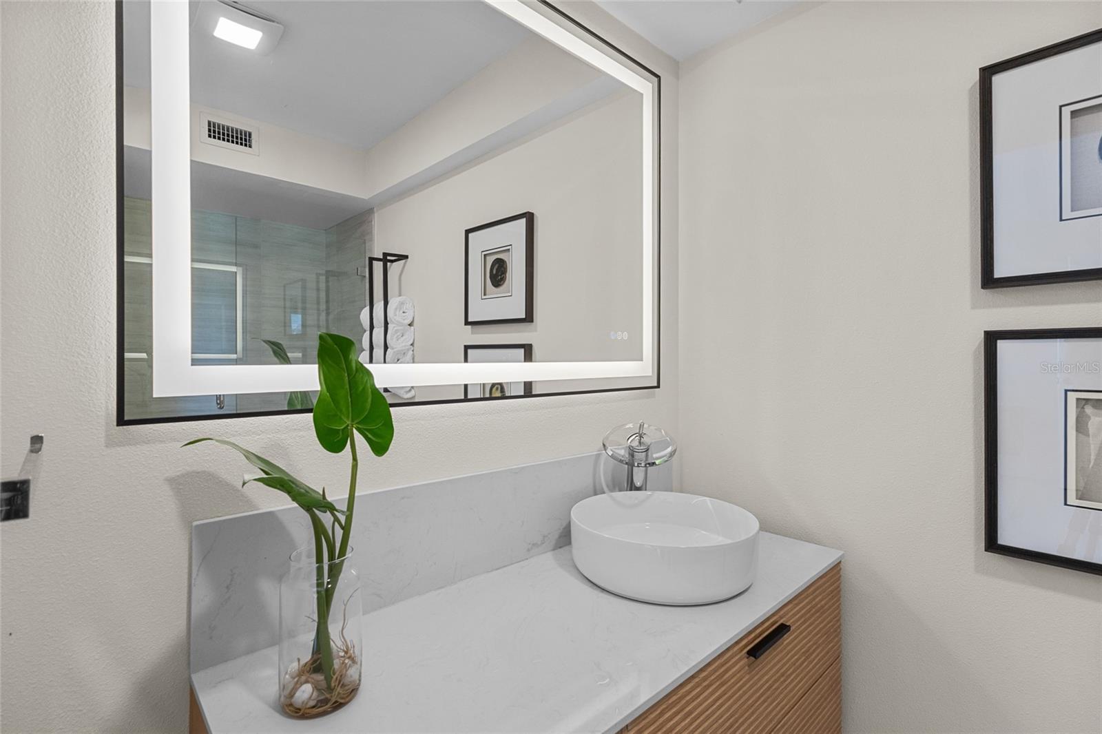 LONGBOAT ARMS - Residential