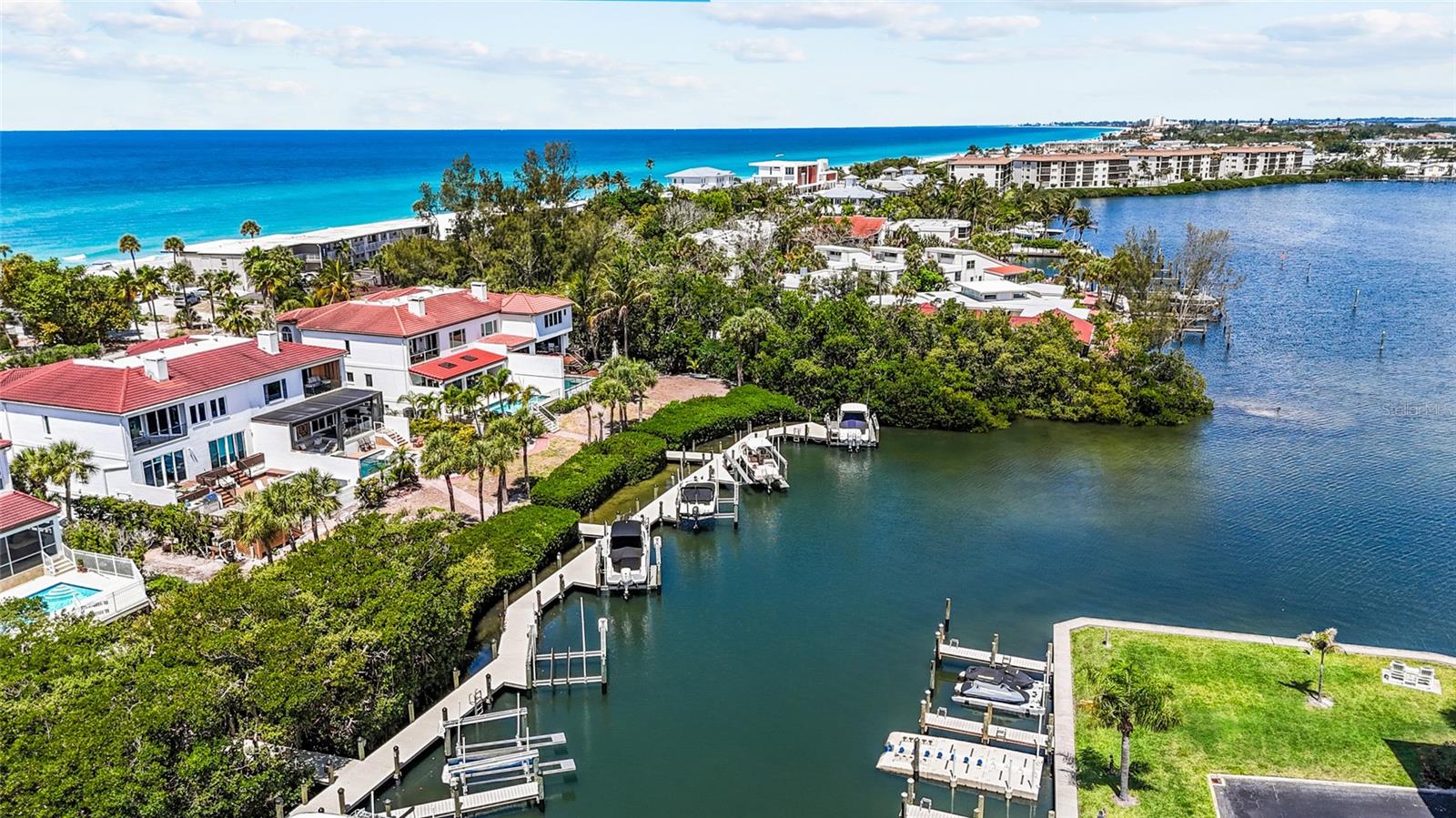 LONGBOAT ARMS - Residential