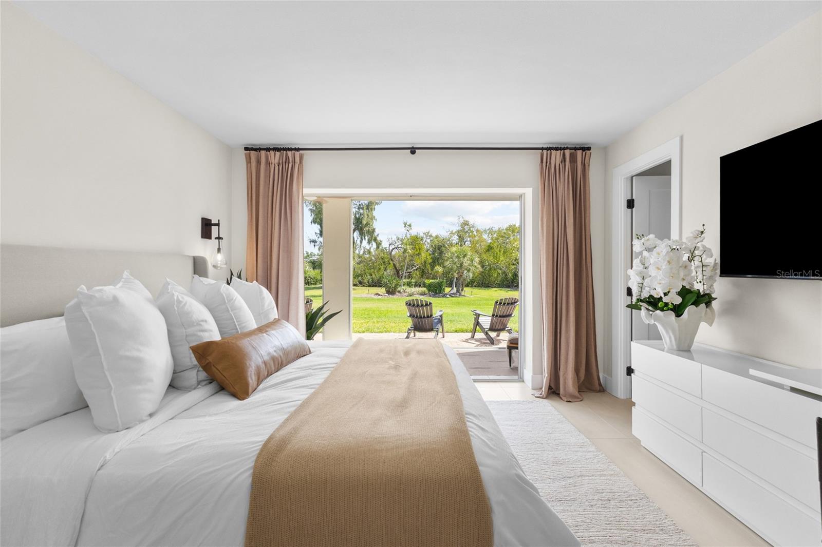 LONGBOAT ARMS - Residential