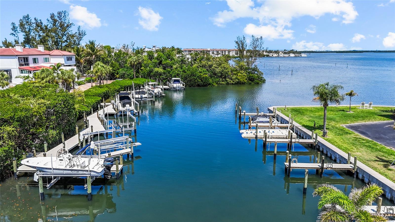 LONGBOAT ARMS - Residential