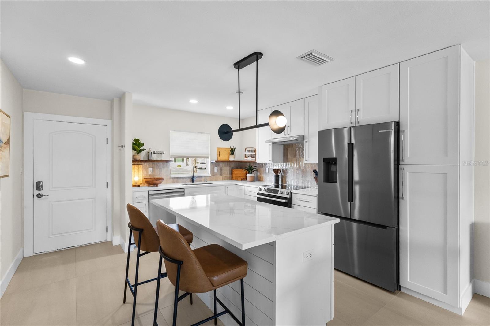 LONGBOAT ARMS - Residential