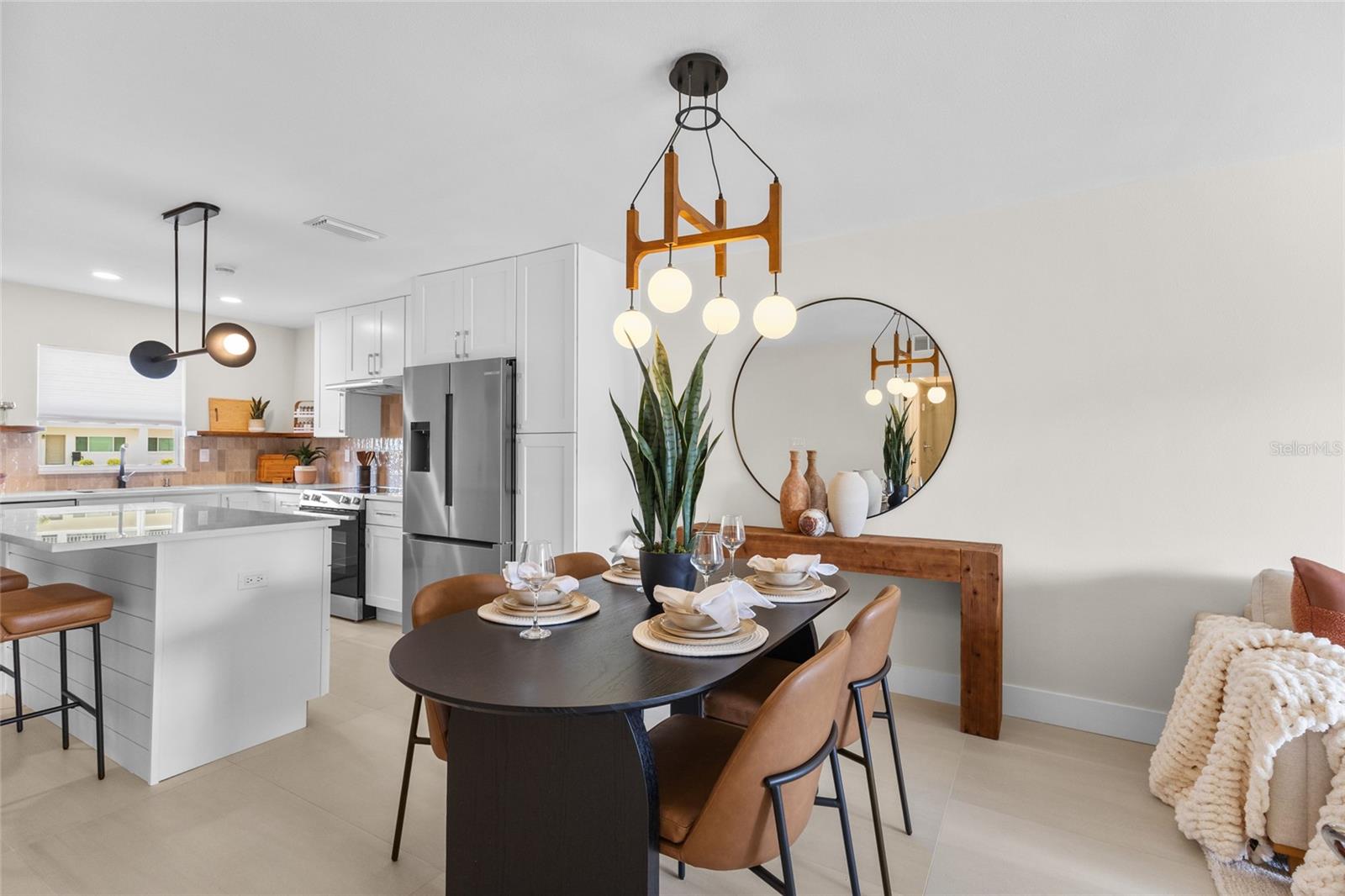 LONGBOAT ARMS - Residential