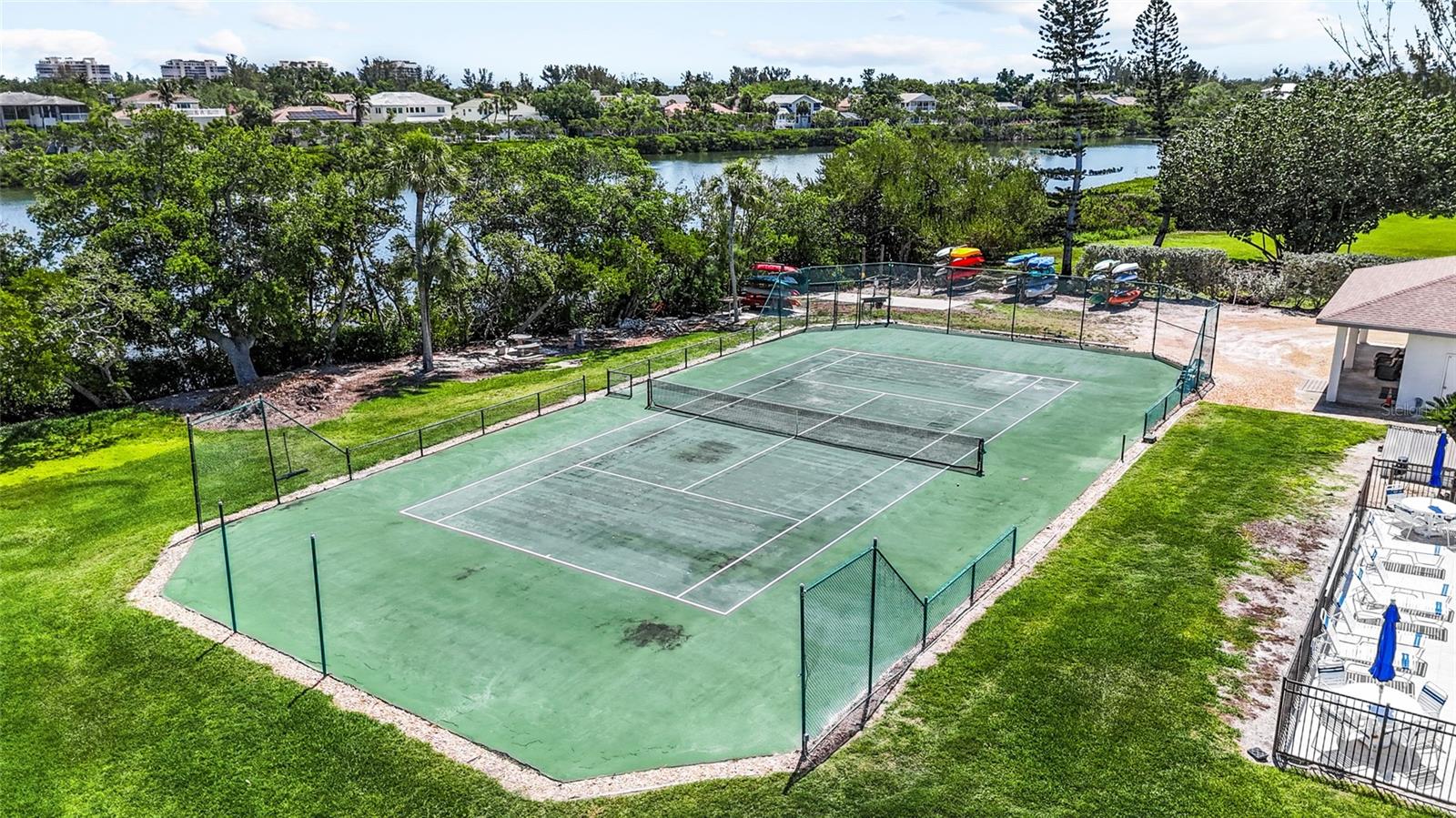 LONGBOAT ARMS - Residential
