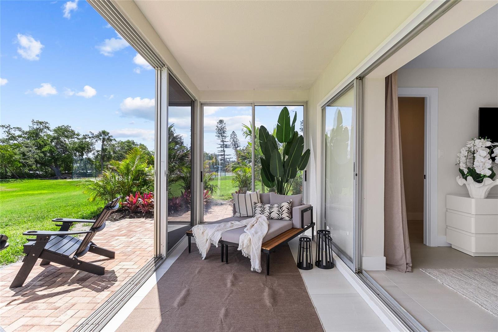 LONGBOAT ARMS - Residential