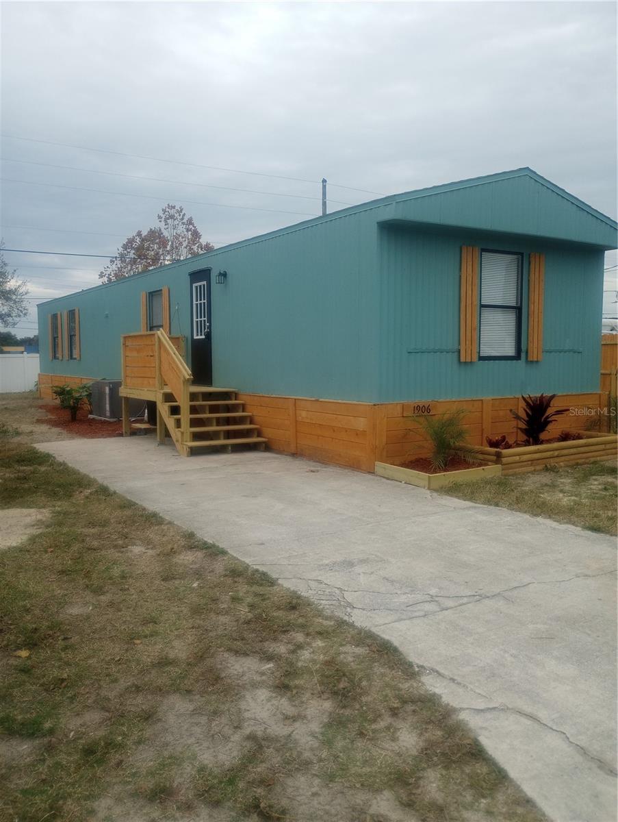 View HOLIDAY, FL 34691 mobile home