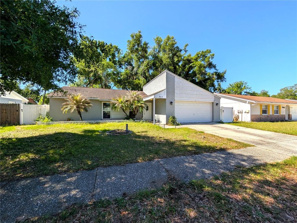 Photo of 719 Regent Circle S, Brandon, FL 33511 (MLS # O6400983)