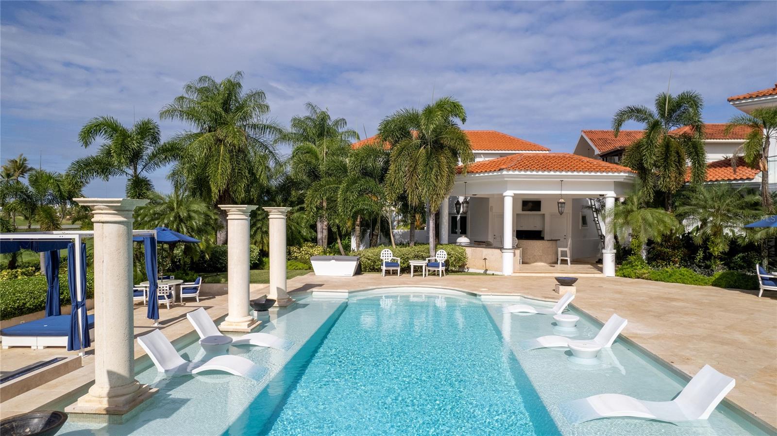 DORADO COUNTRY ESTATES - Residential