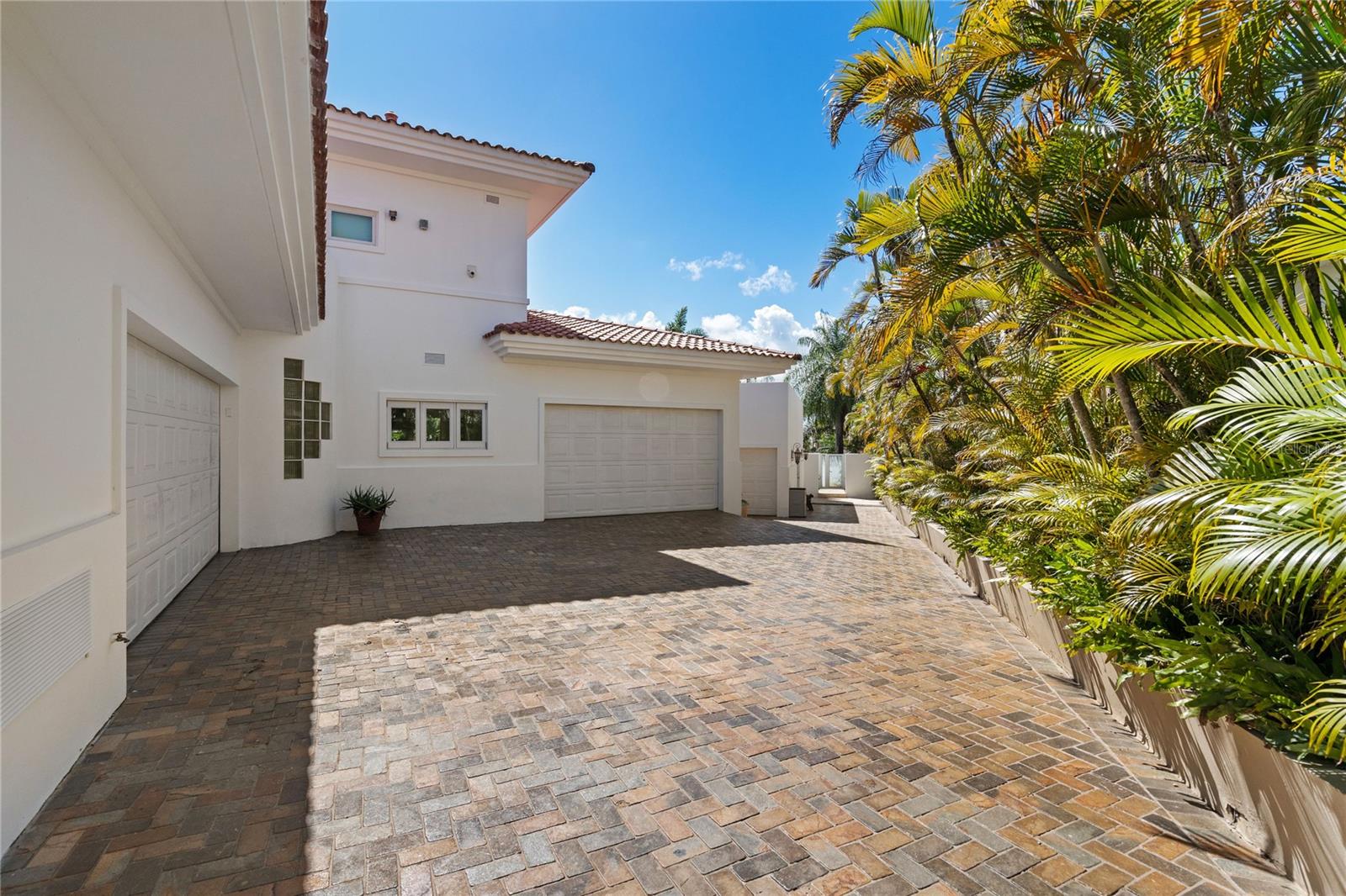 DORADO COUNTRY ESTATES - Residential