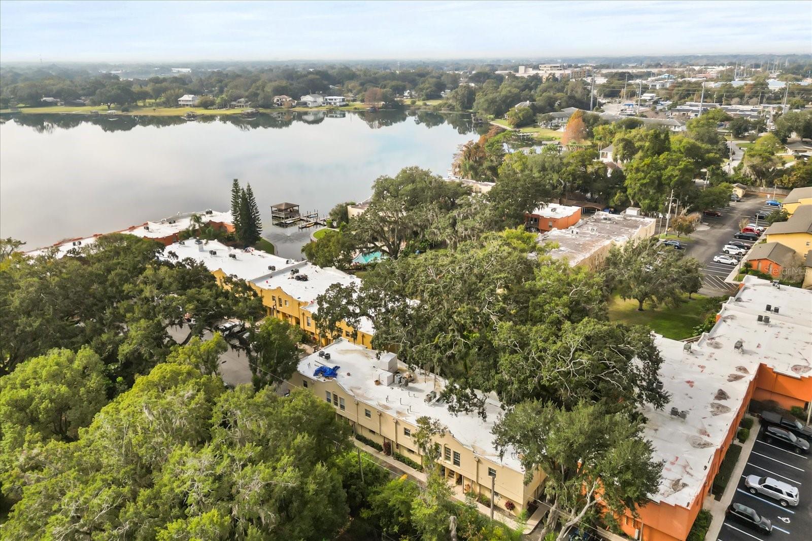 LA COSTA BRAVA LAKESIDE - Residential