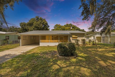 A home in LAKELAND