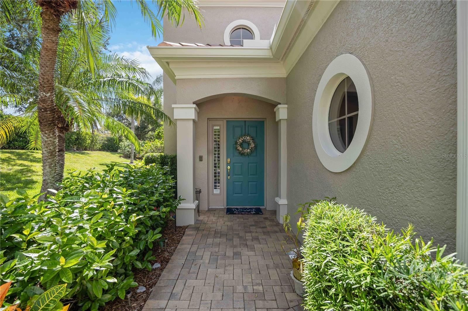 PARISIENNE GARDENS - Residential Lease
