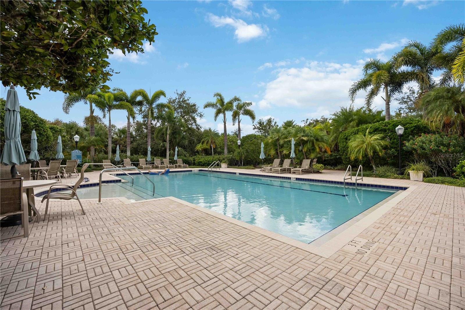 PARISIENNE GARDENS - Residential Lease