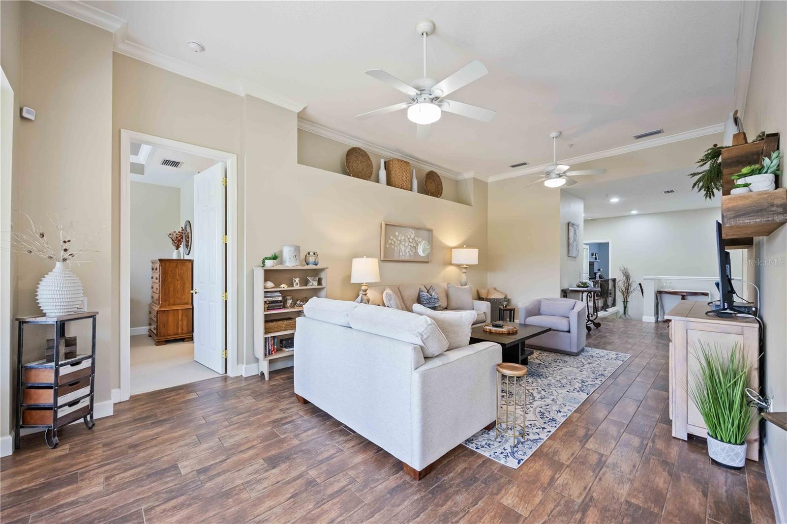 PARISIENNE GARDENS - Residential Lease