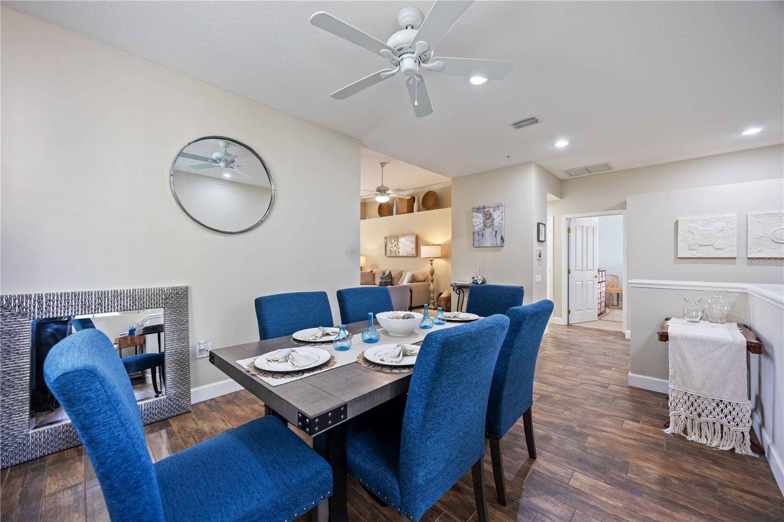 PARISIENNE GARDENS - Residential Lease