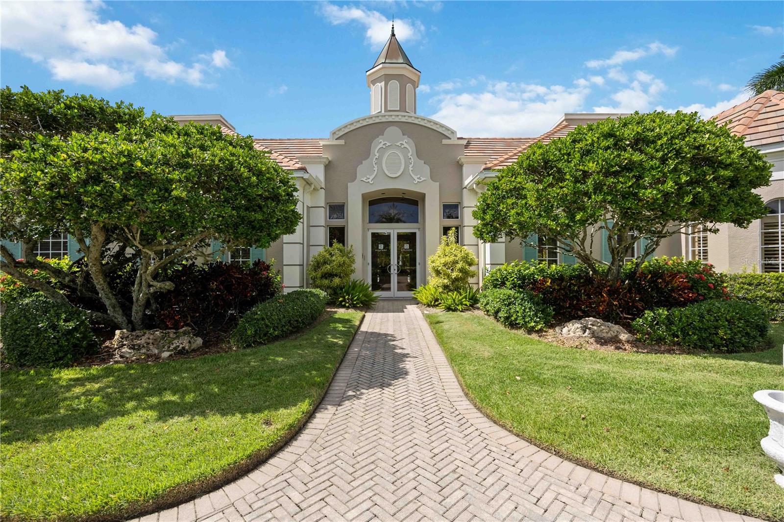 PARISIENNE GARDENS - Residential Lease