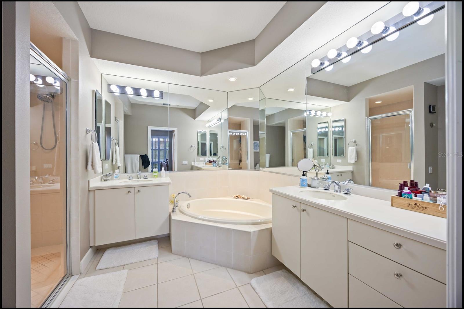 PARISIENNE GARDENS - Residential Lease