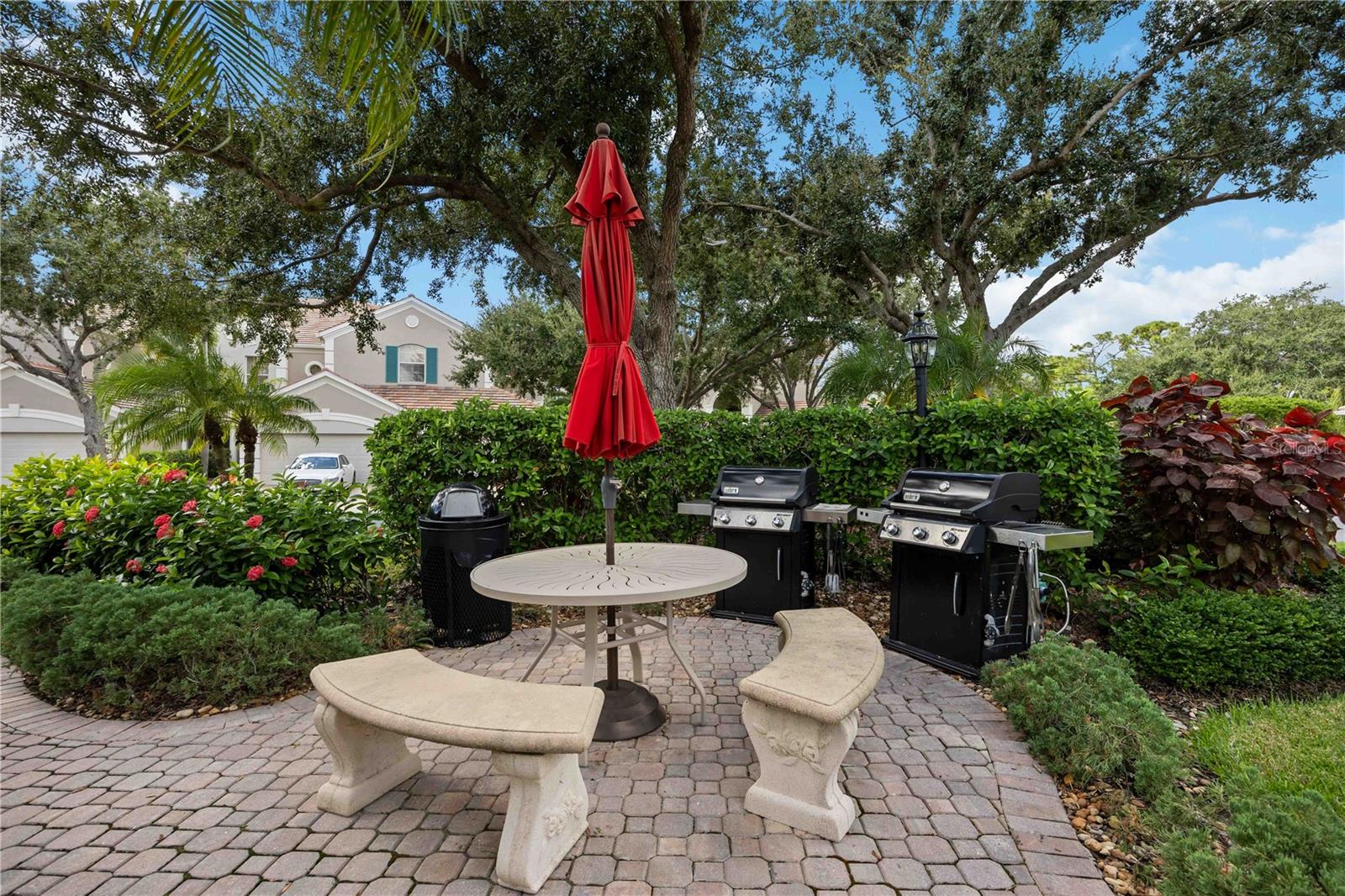 PARISIENNE GARDENS - Residential Lease