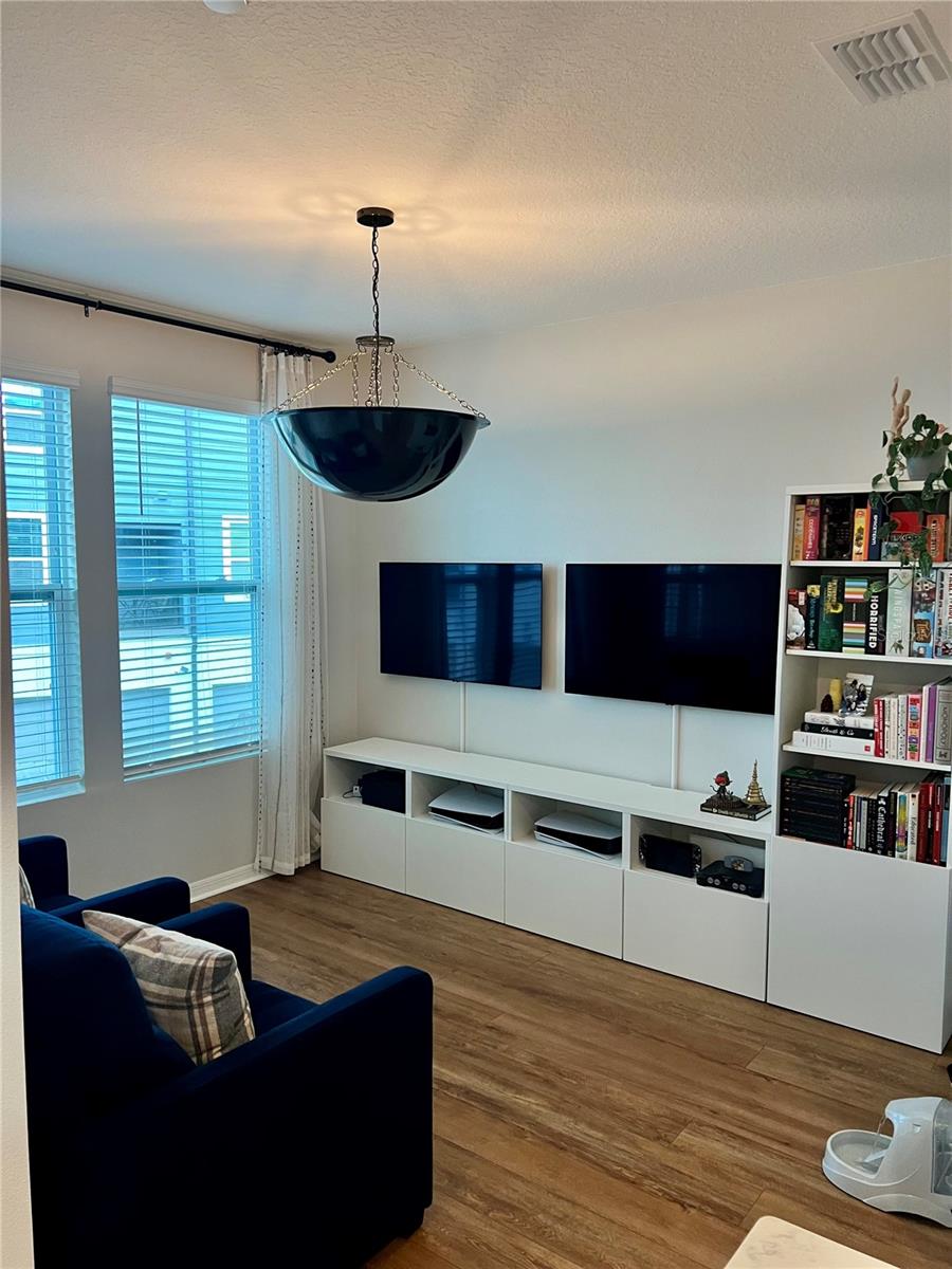 LAUREATE PARK NBRHD CENTER PH 3 - Residential