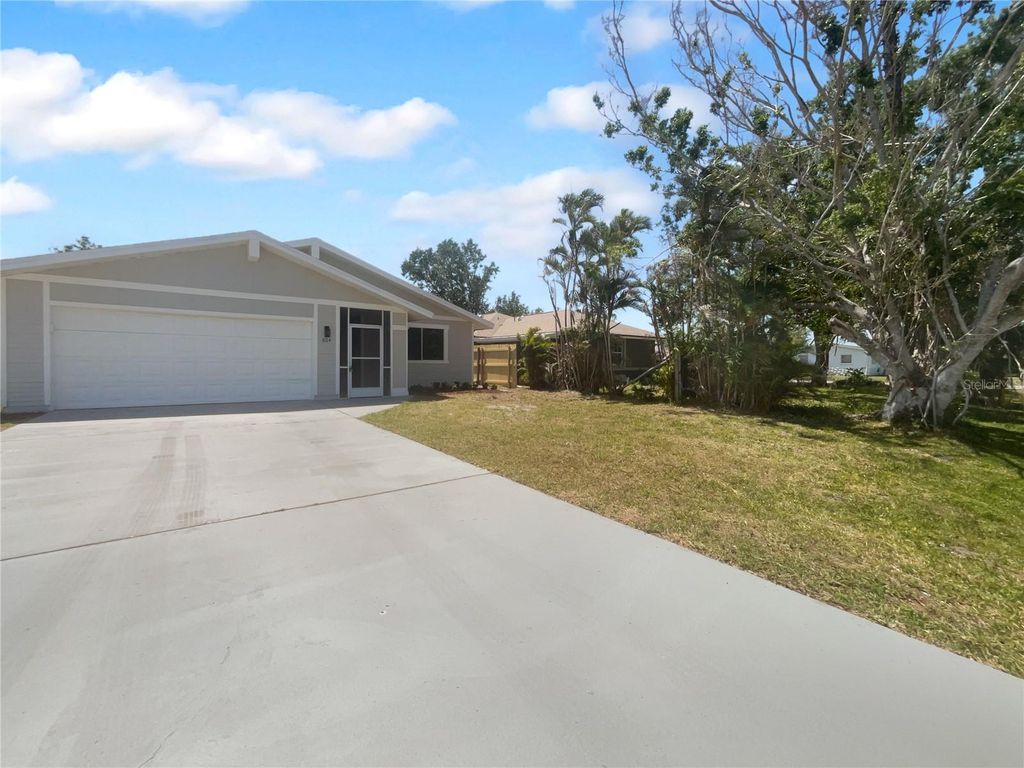 Photo of 804 Pineland Avenue, Venice, FL 34285 (MLS # TB8372455)