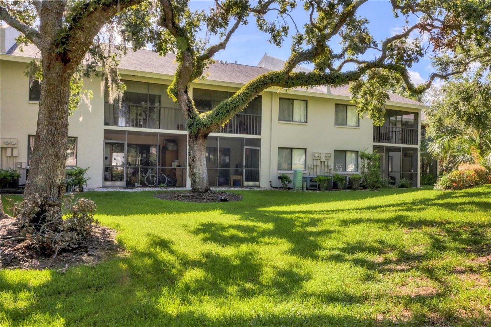 This beautifully maintained condo in the desirable Palm Aire community of Sarasota features a bright, open floor plan with plenty of natural light. The spacious living and dining areas flow seamlessly to a screened lanai overlooking lush landscaping—perfect for entertaining or relaxing. The kitchen offers plenty of counter space and storage, with a cozy breakfast nook. The generously sized master suite includes a walk-in closet and an en-suite bath with dual vanities. Enjoy maintenance-free living with access to community amenities including a pool and clubhouse. Located just minutes from University Town Center, top-rated golf courses, dining, shopping, and the beaches of Siesta Key and Lido Key.