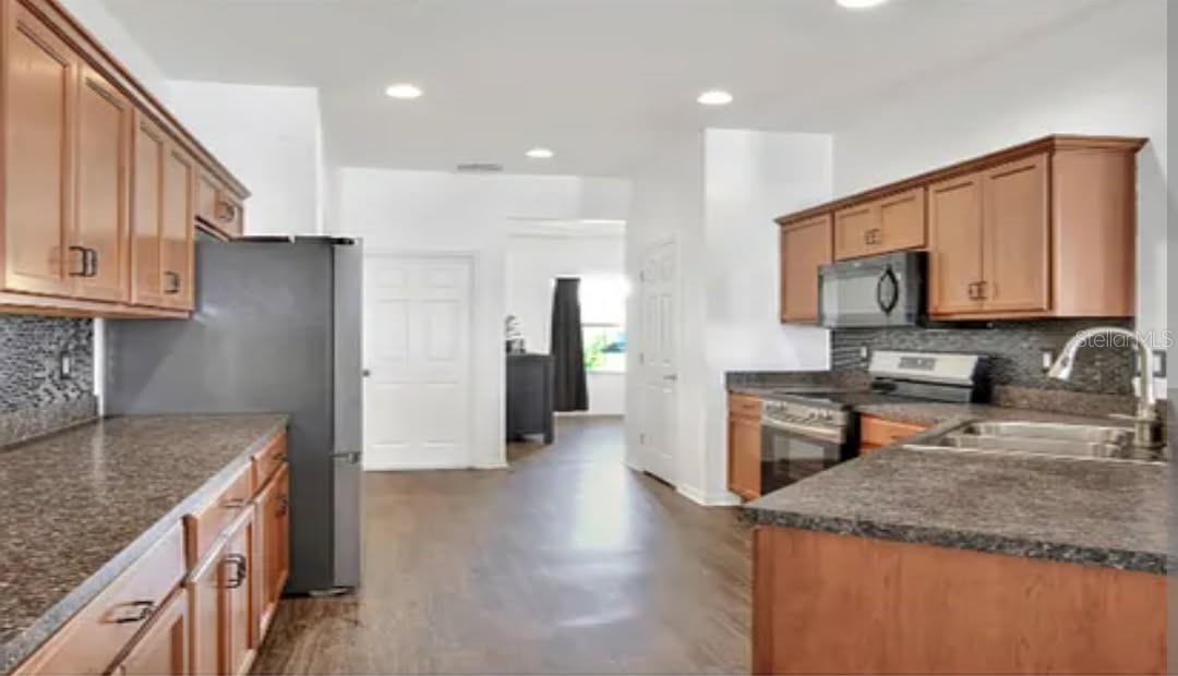 1561 SHOREWOOD DRIVE
