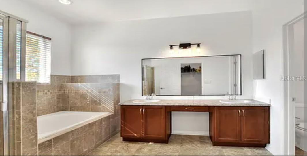 1561 SHOREWOOD DRIVE