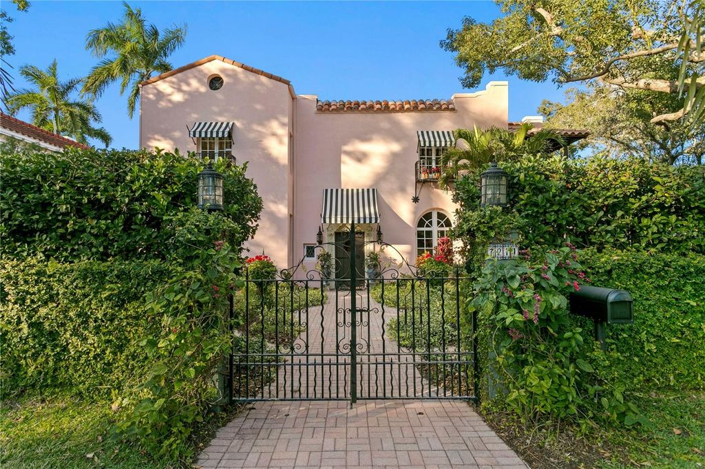 Photo of 7211 3rd Avenue S, St Petersburg, FL 33707 (MLS # TB8470752)