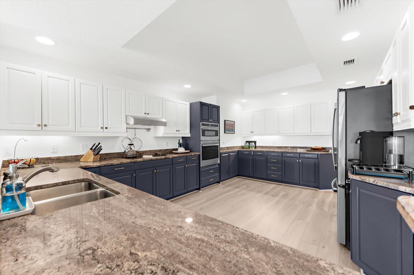 LA VISTANA CONDO - Residential