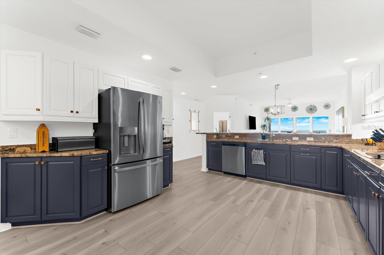 LA VISTANA CONDO - Residential