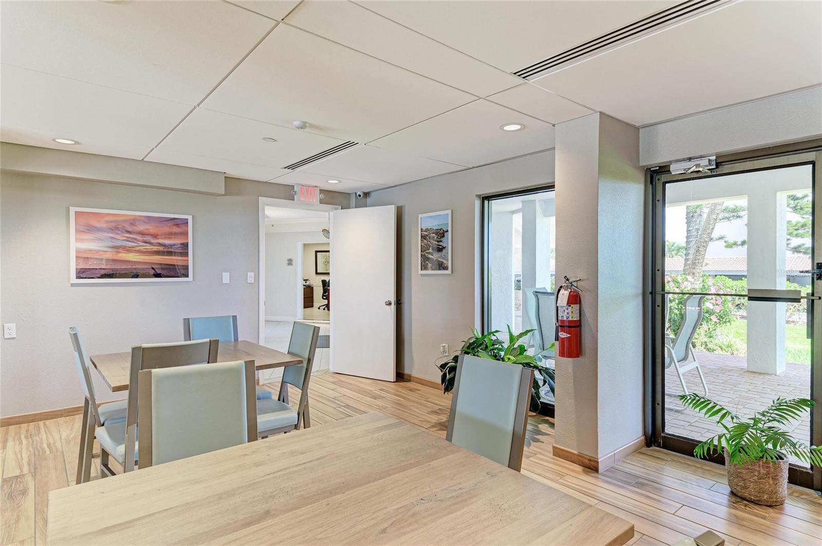 ST ARMAND TOWERS - Residential