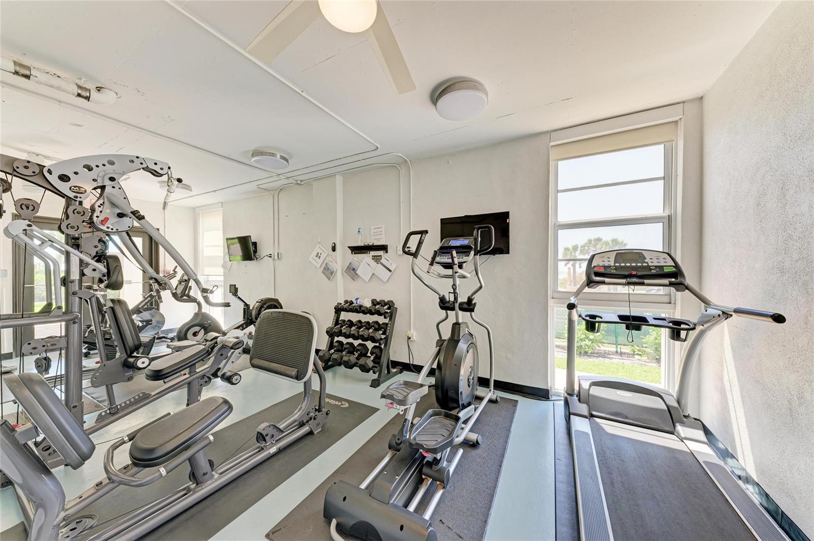 ST ARMAND TOWERS - Residential