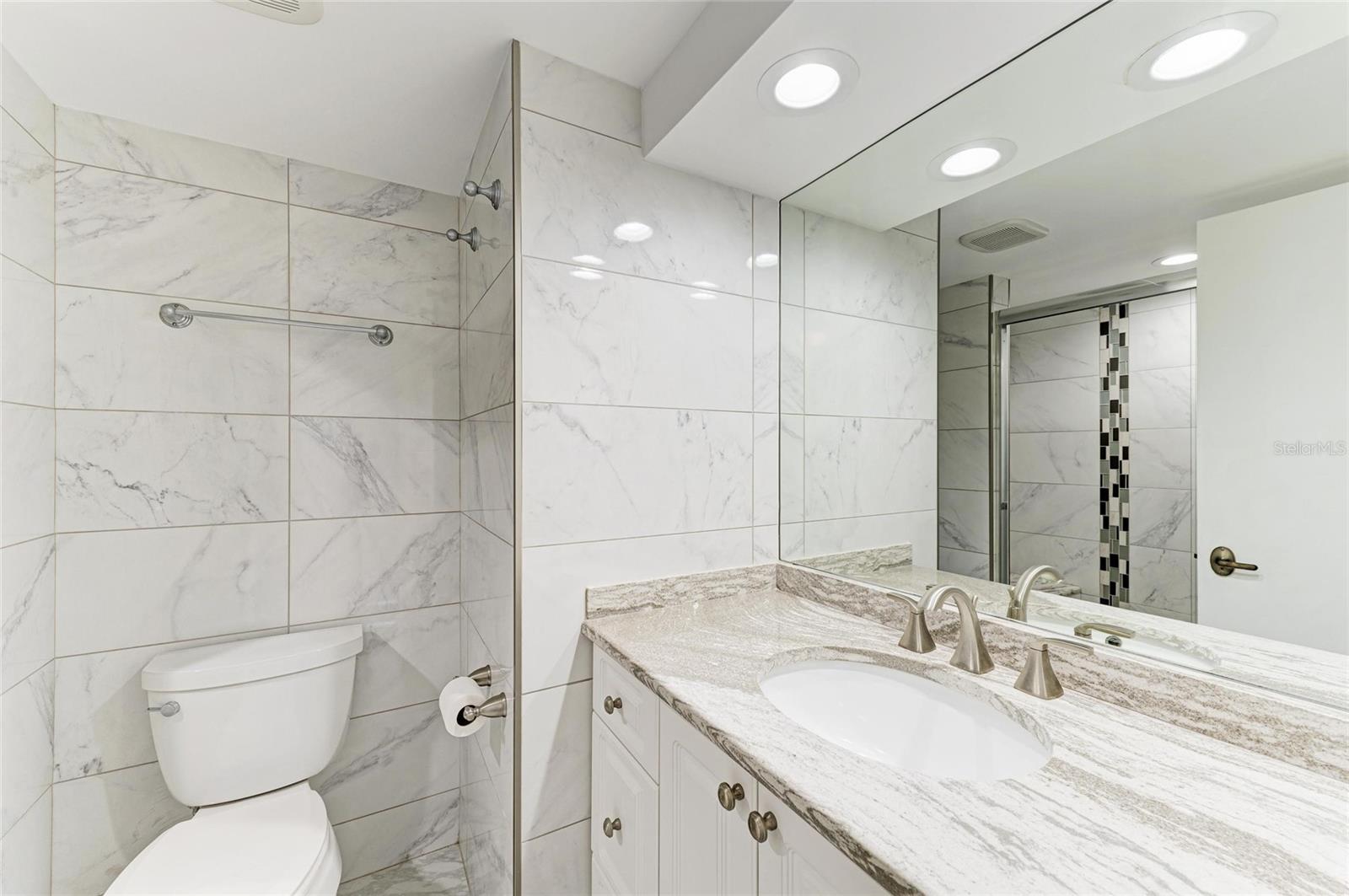 ST ARMAND TOWERS - Residential