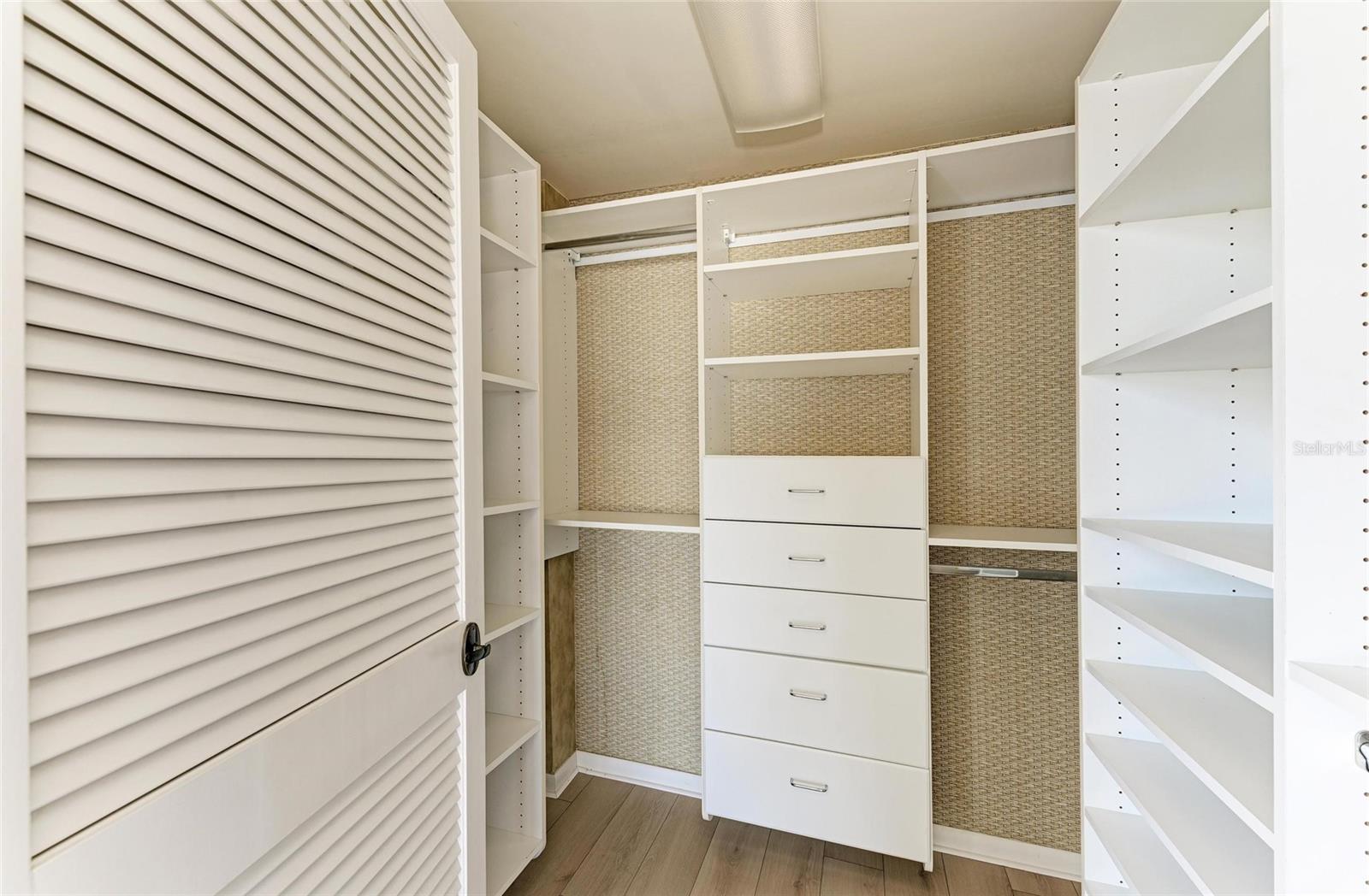 ST ARMAND TOWERS - Residential