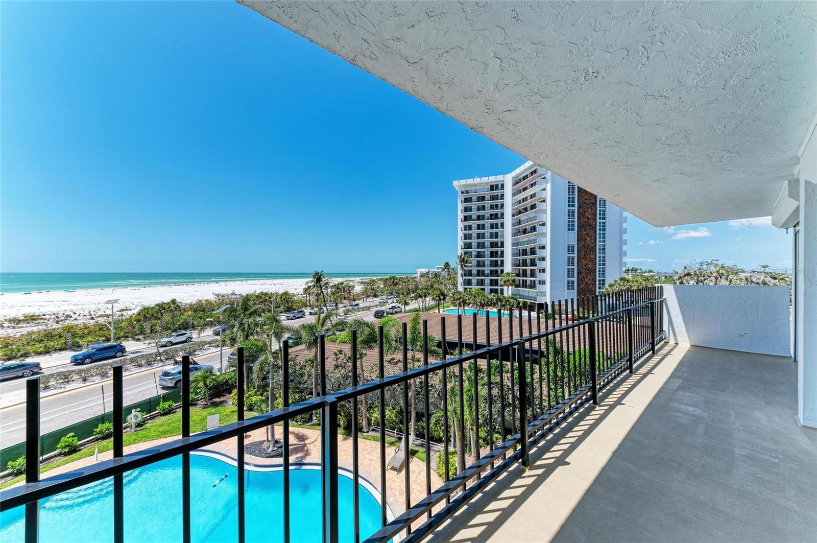 ST ARMAND TOWERS - Residential