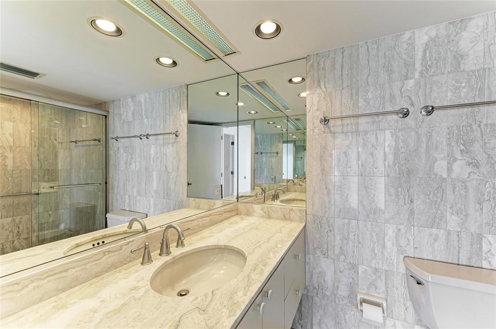 ST ARMAND TOWERS - Residential