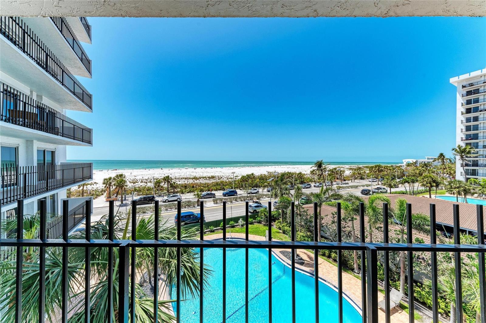 ST ARMAND TOWERS - Residential