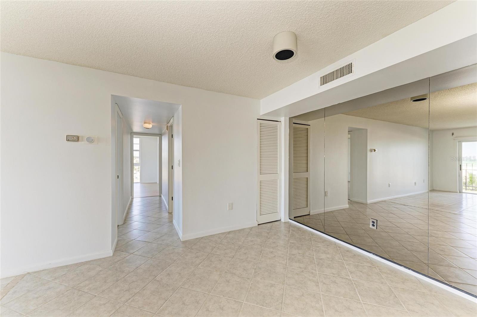 ST ARMAND TOWERS - Residential