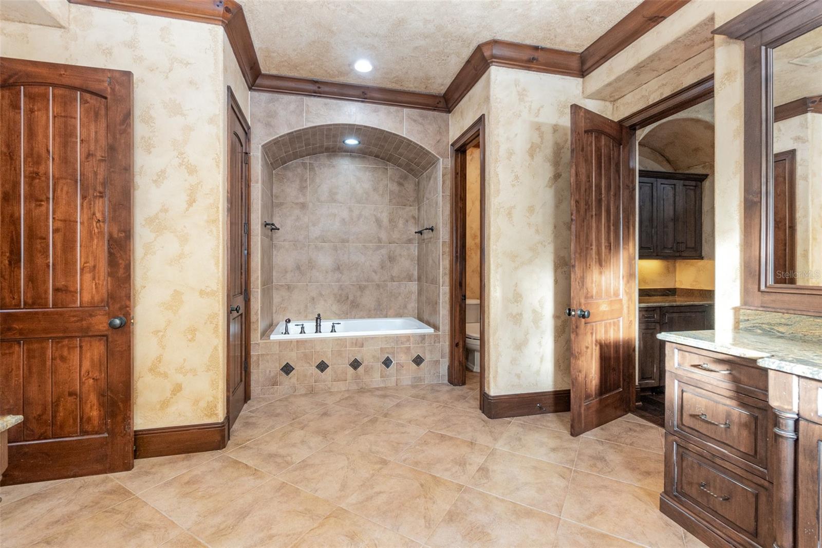 BELLANONA GRANDE ESTATES - Residential