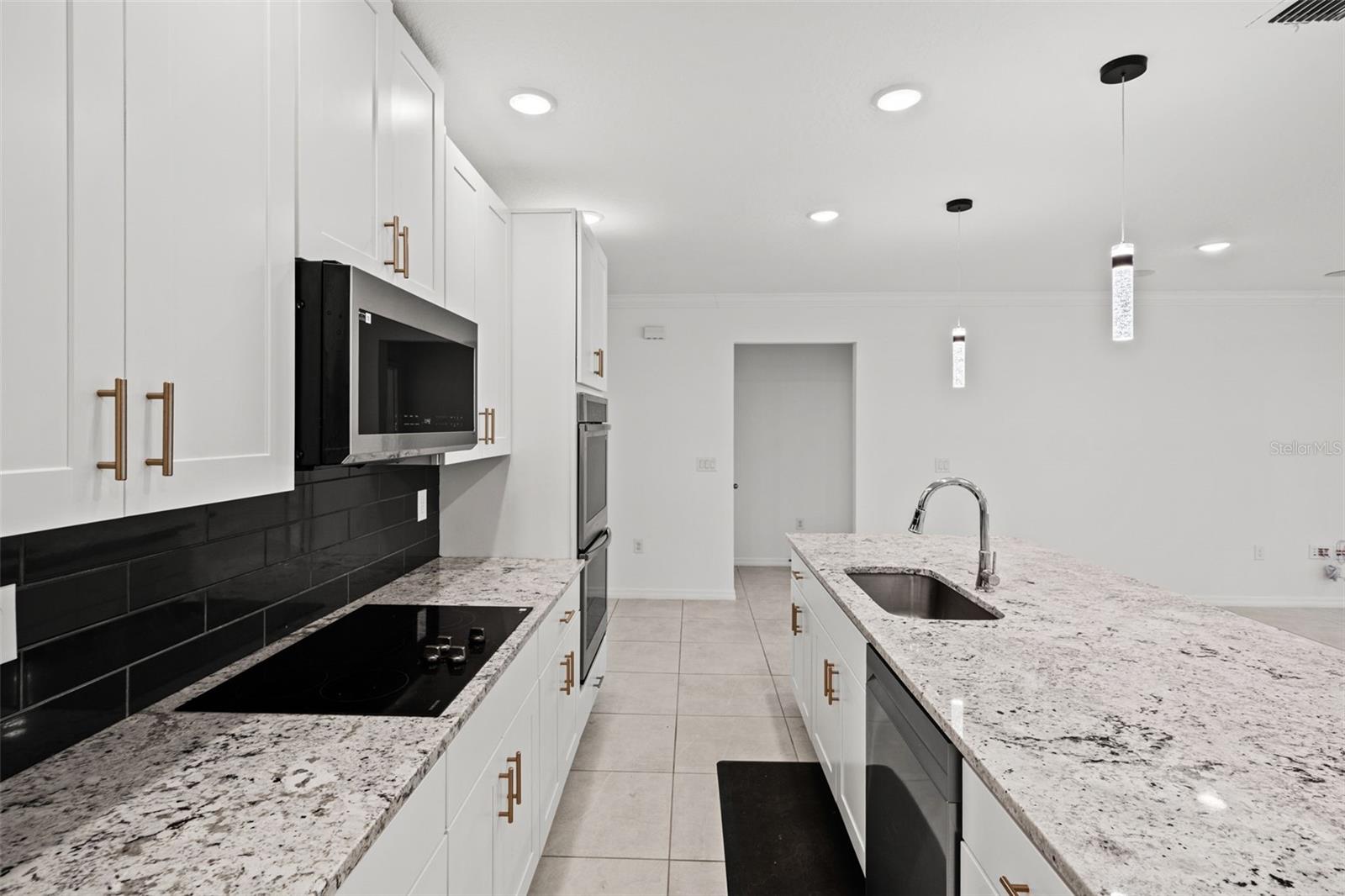 ROYAL HIGHLANDS - Residential