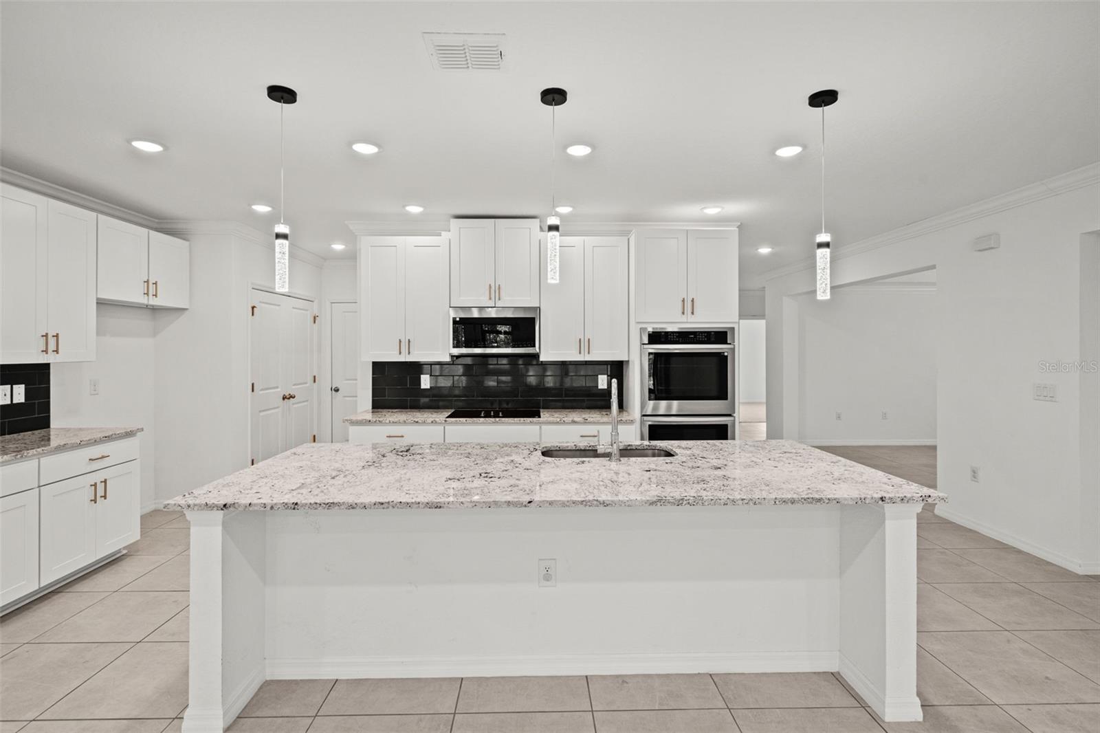 ROYAL HIGHLANDS - Residential