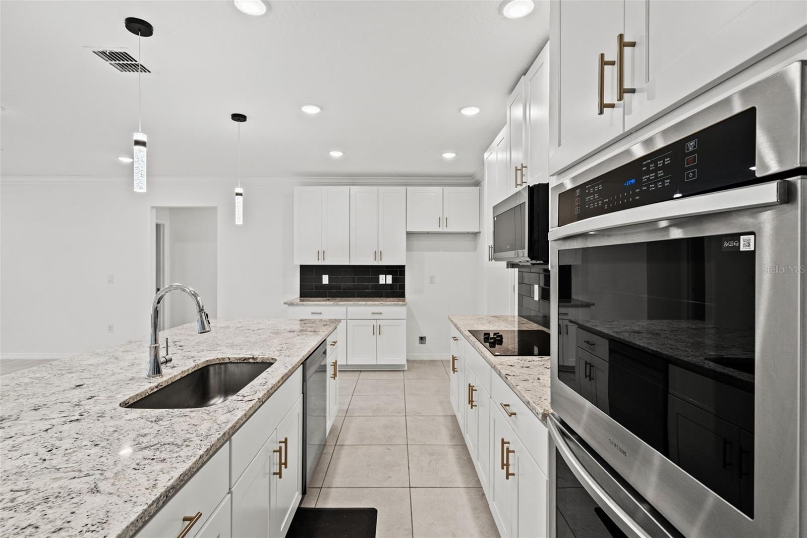 ROYAL HIGHLANDS - Residential