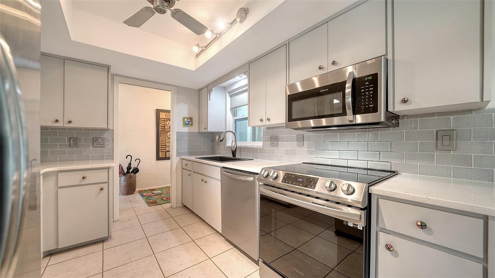 VILLAGE GREEN FOREST LAKE 14 - Residential