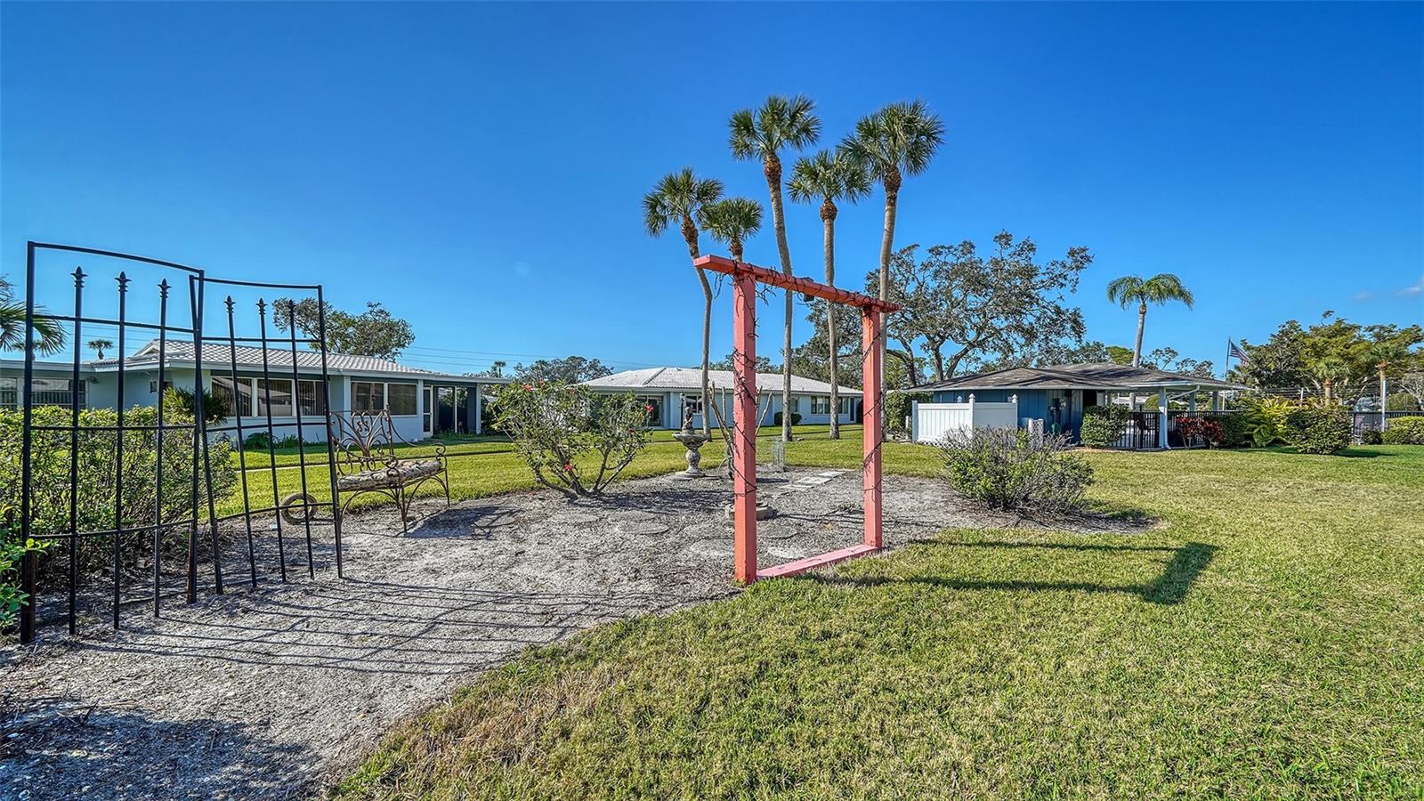 VILLAGE GREEN FOREST LAKE 14 - Residential