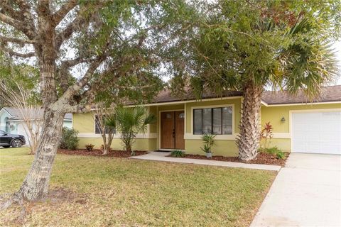 Photo of 10 Blackwood Court, Palm Coast, FL 32137 (MLS # FC314396)
