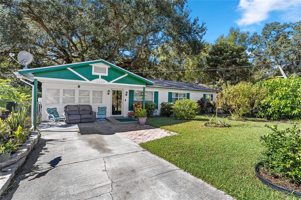 Photo of 1203 Susan Street, Leesburg, FL 34748 (MLS # O6358214)