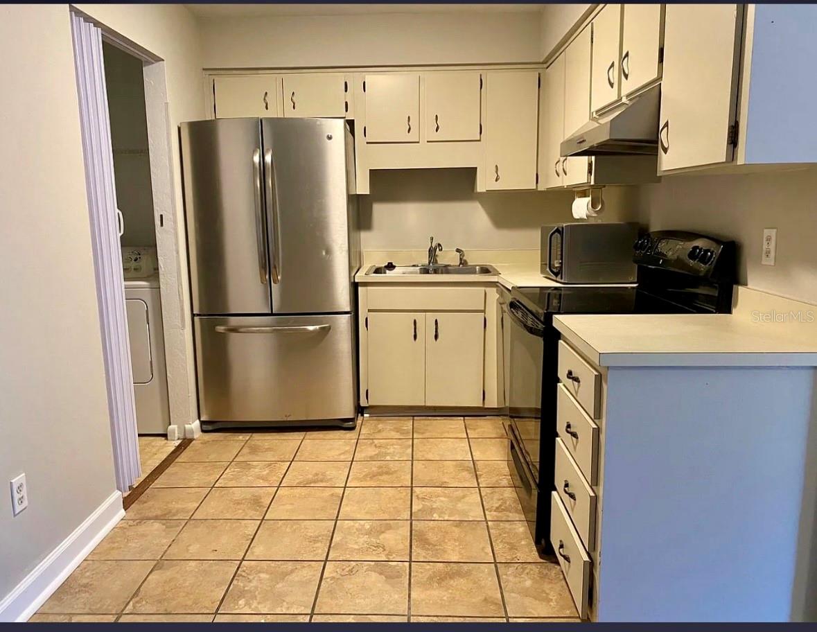 TOWER OAKS MANOR - Residential