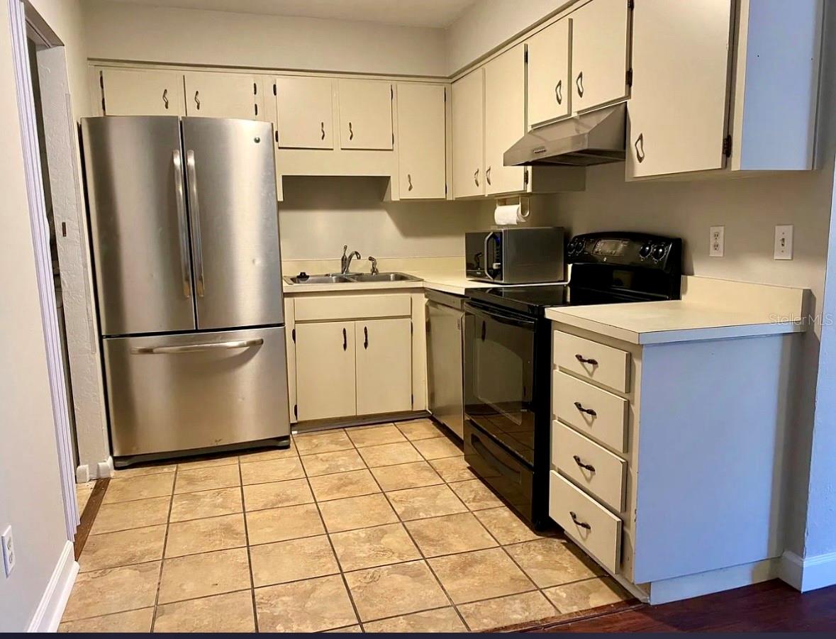 TOWER OAKS MANOR - Residential