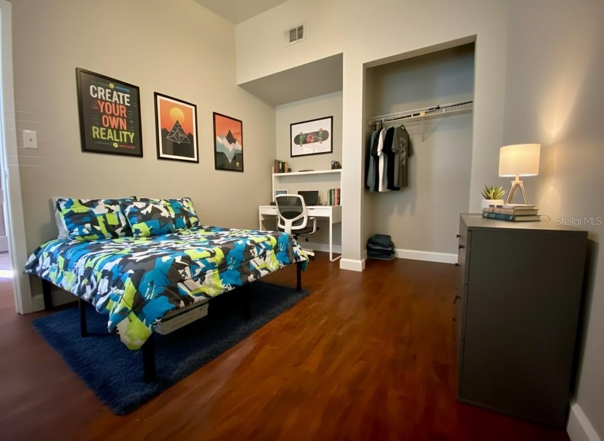 TOWER OAKS MANOR - Residential