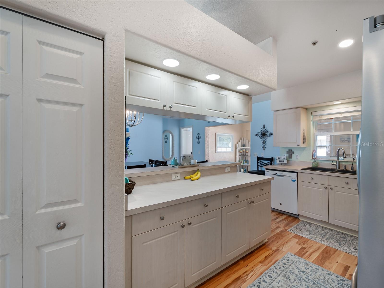 SOUTH VENICE - Residential