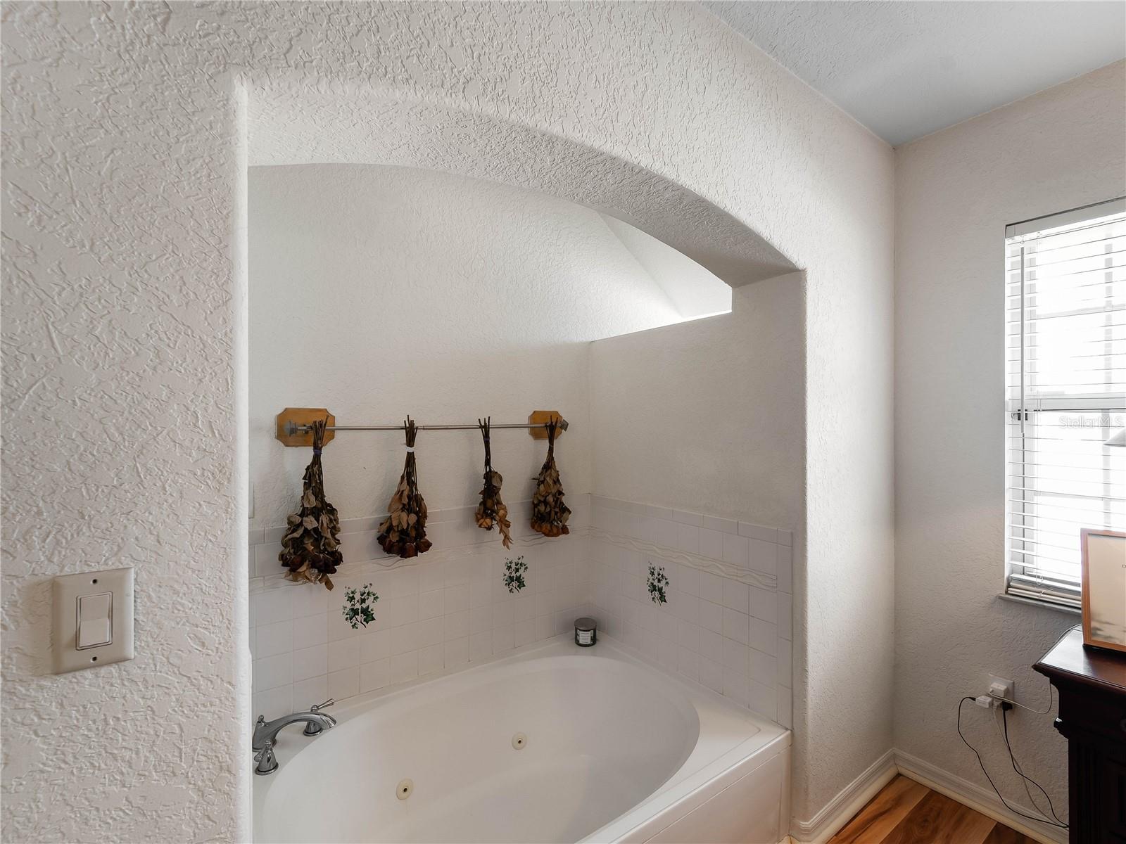 SOUTH VENICE - Residential